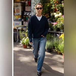 NWT Zara Women’s Soft Knit V Neck Sweater Size Small 2142 Navy Blue